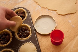 Adding lid to a mince pie